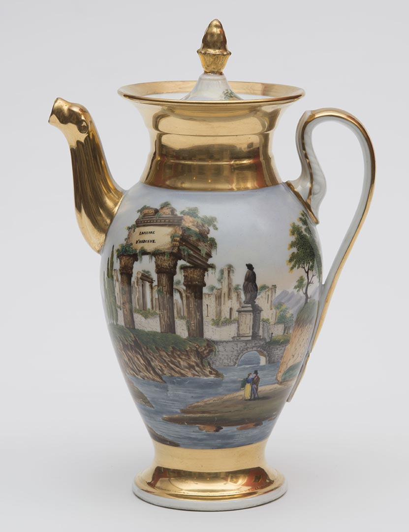 Manufacture LAPIERRE (1820 – 1844), Service à café et à thé, motifs de paysages à l'antique, porcelaine, peint par Antoine Joseph Lapierre, signé, H. cafetière : 28,5 cm. (Céramique)