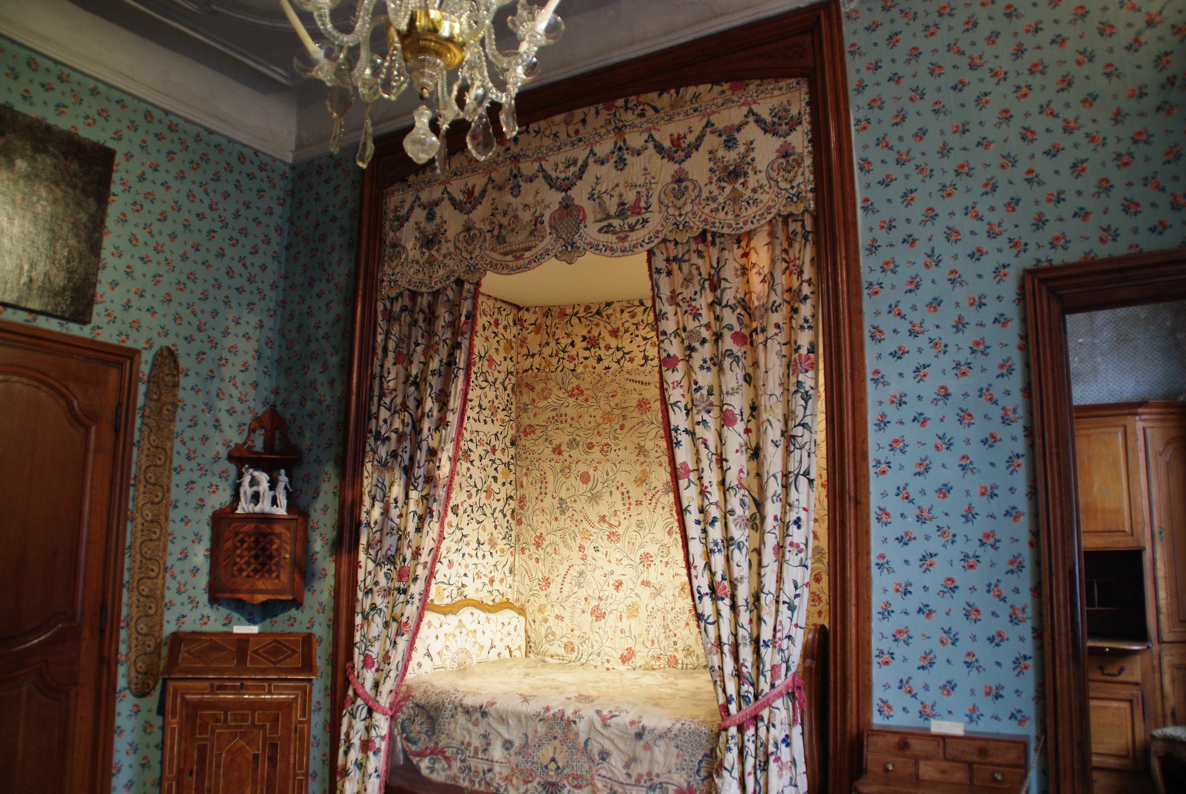 Rideaux de la chambre de la Marquise. (Textile)