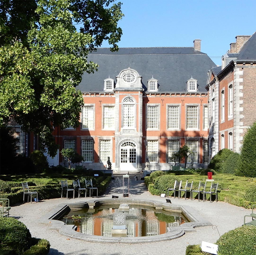 Façade de l'Hôtel de Groesbeeck-de Croix.